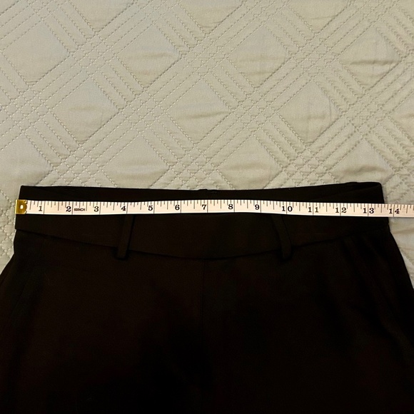 DAVENA Women’s Black Stretchy Capris, LIKE NEW, Size Small - Picture 3 of 6